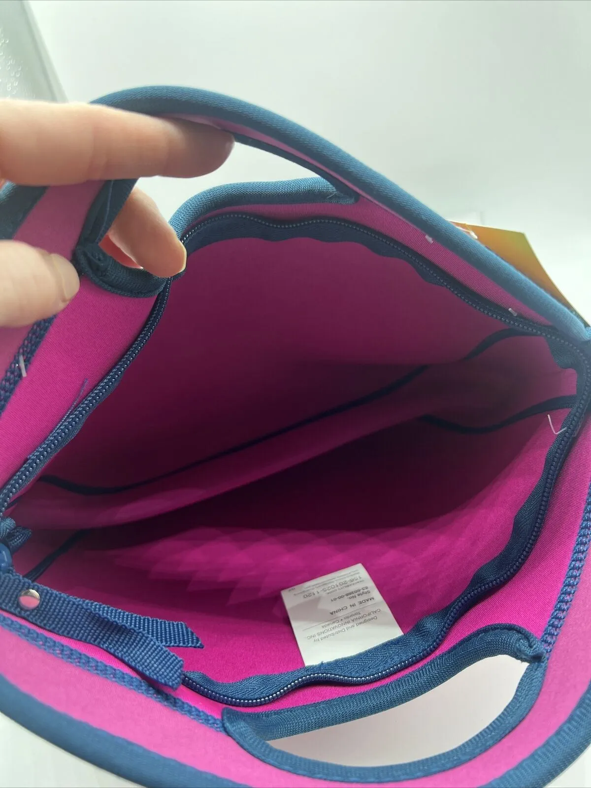 Arctic Zone Insulated Neoprene Lunch Bag Hot Cold Washable Cooler Pink/Navy