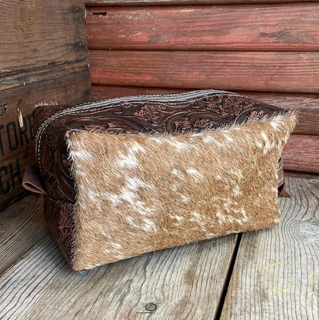 Dutton - Longhorn w/ Cowboy Tool