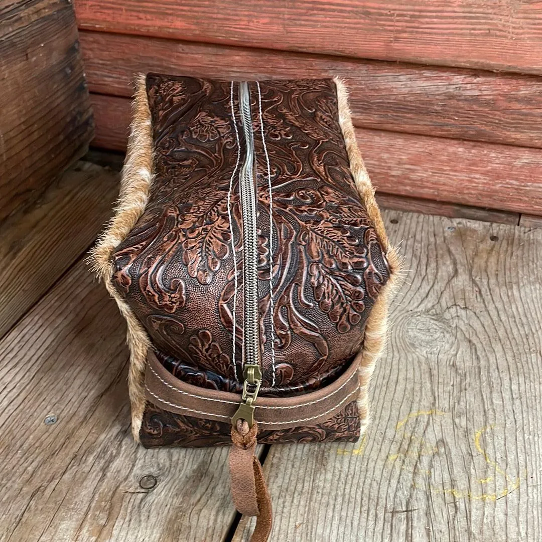 Dutton - Longhorn w/ Cowboy Tool