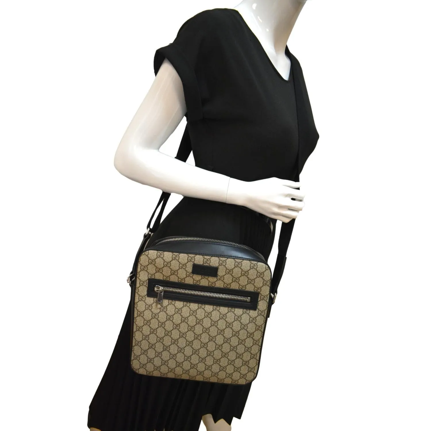 GUCCI Flat GG Supreme Canvas Messenger Bag Beige 473878