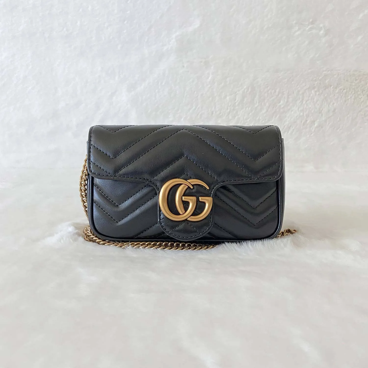 Gucci GG Marmont Matelassé Super Mini Bag