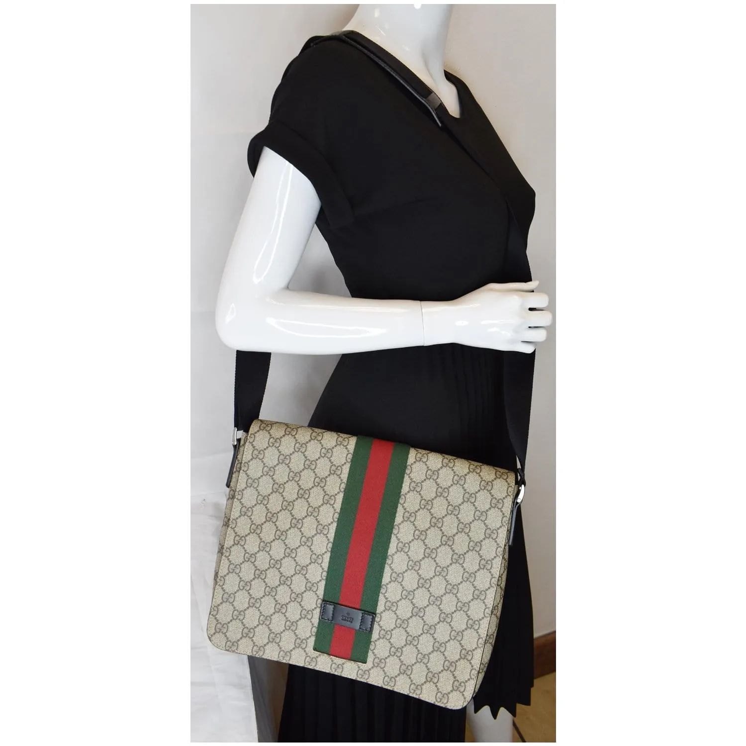GUCCI GG Supreme Monogram Web Messenger Bag Beige 475432