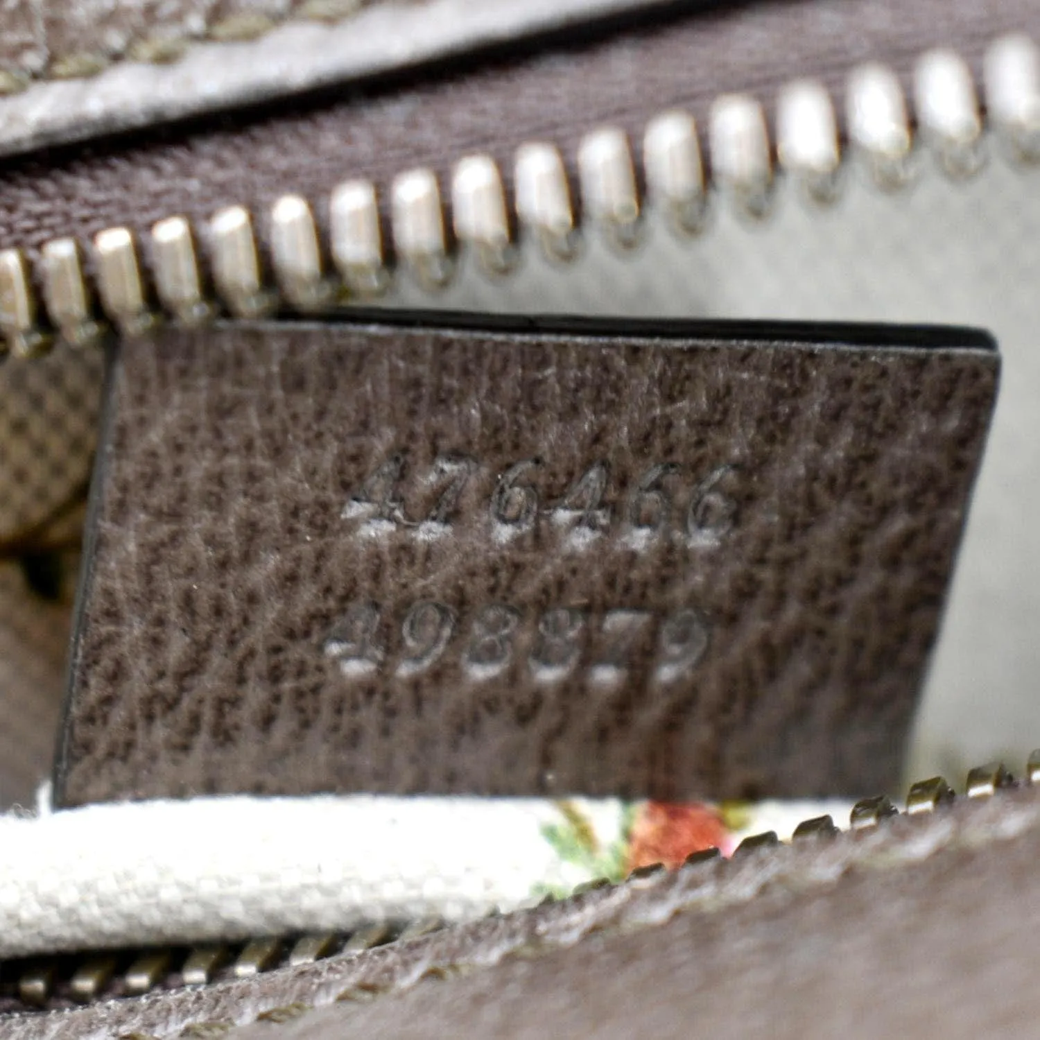 GUCCI Neo Vintage GG Supreme Canvas Messenger Bag Beige 476466
