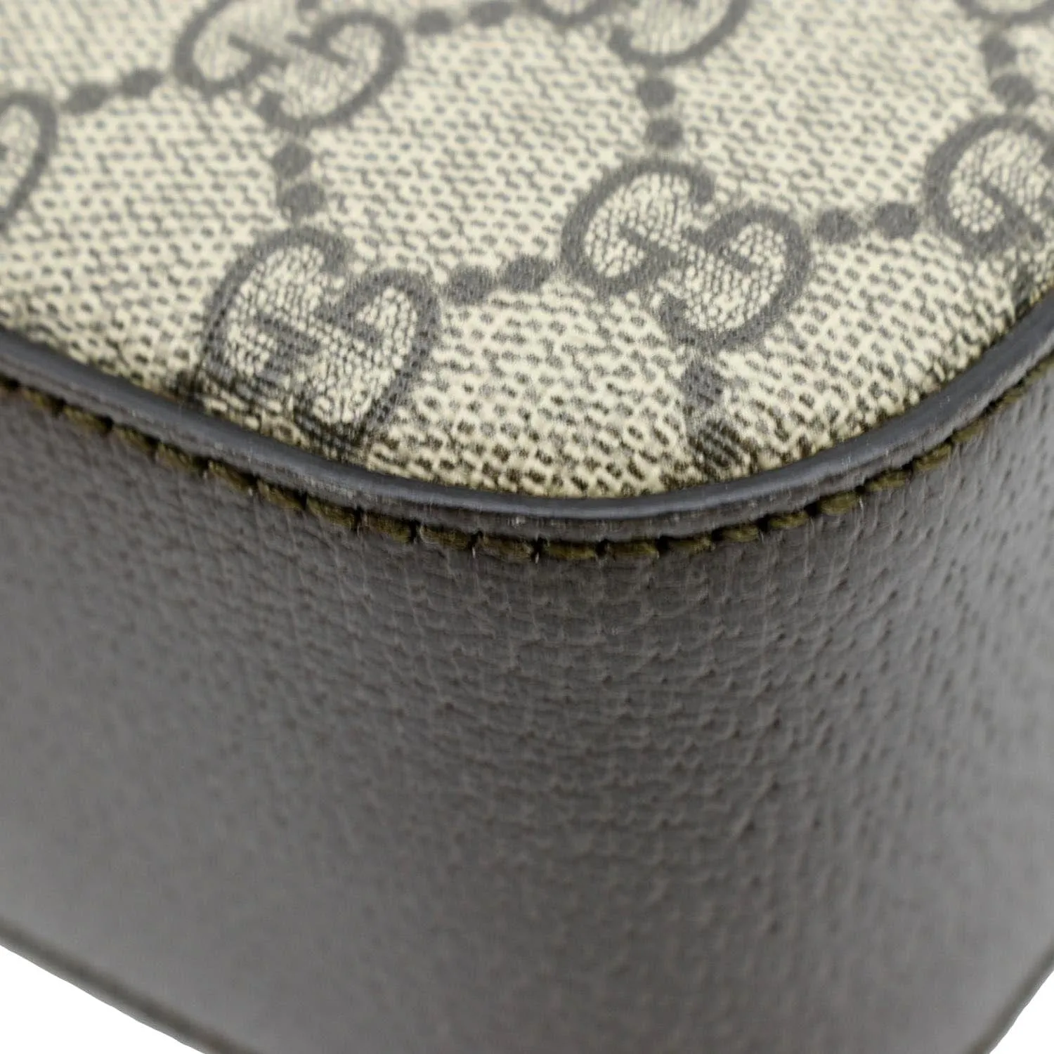 GUCCI Neo Vintage GG Supreme Canvas Messenger Bag Beige 476466