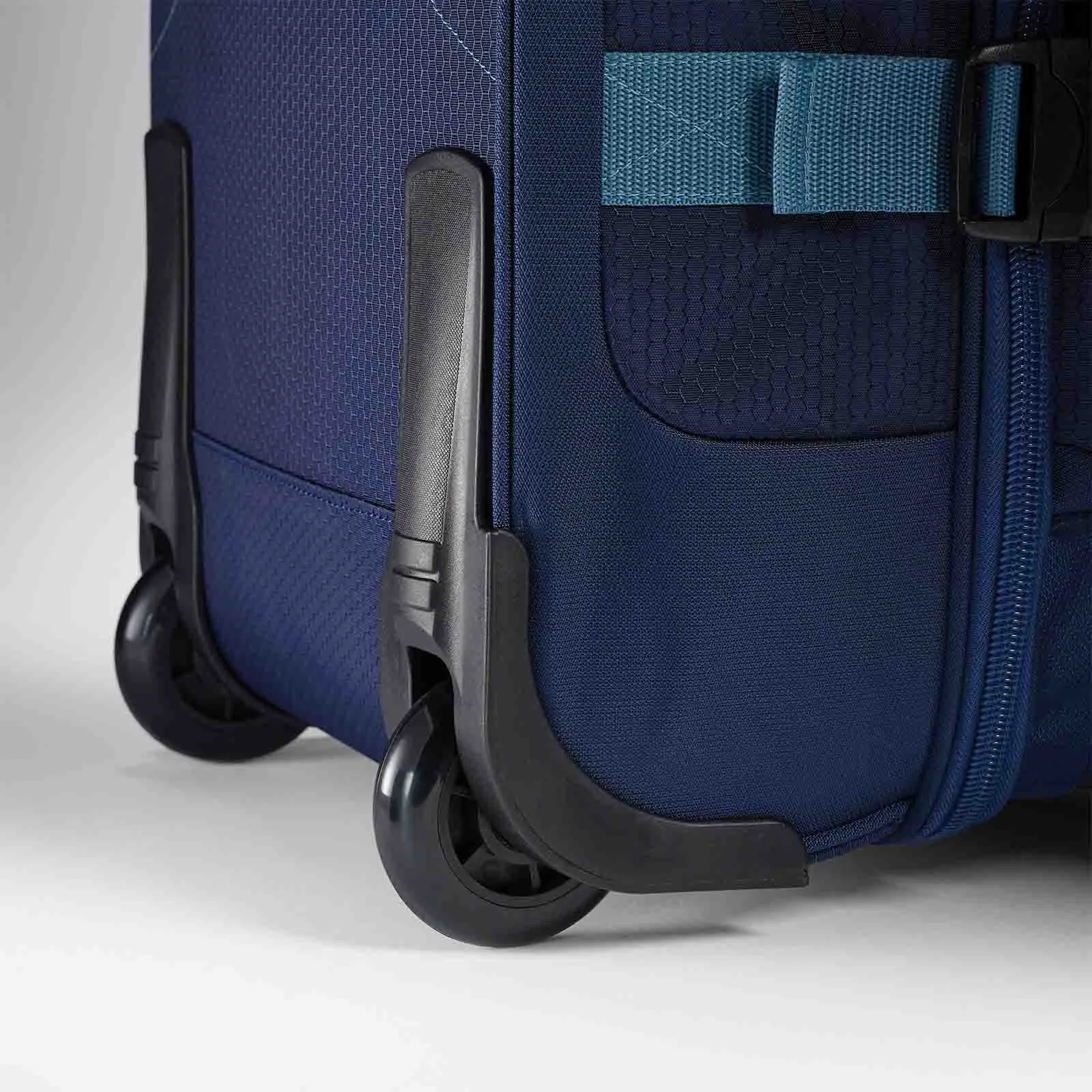 High Sierra Fairlead 86cm Wheeled Duffel Navy
