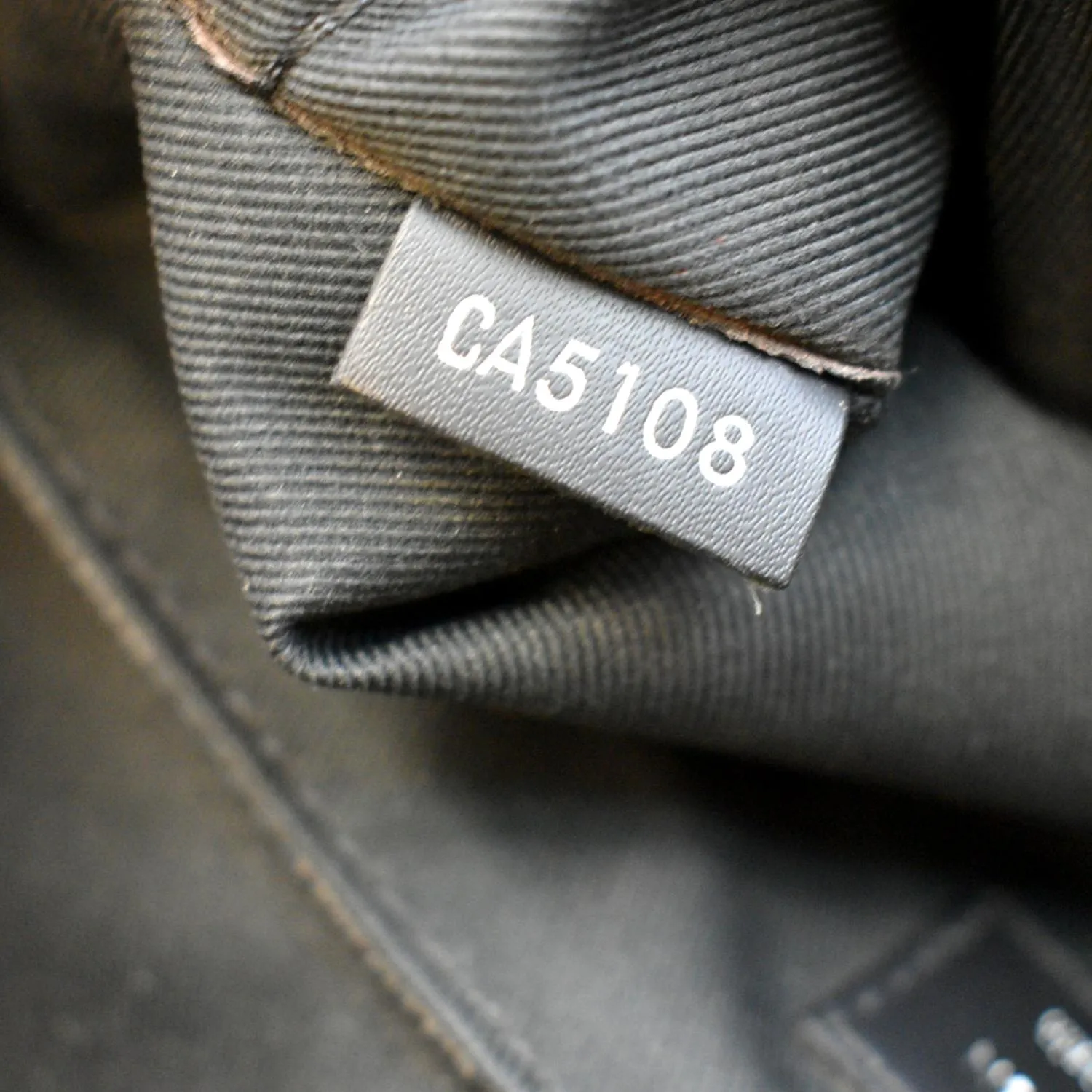 LOUIS VUITTON District PM Damier Graphite Messenger Bag Black
