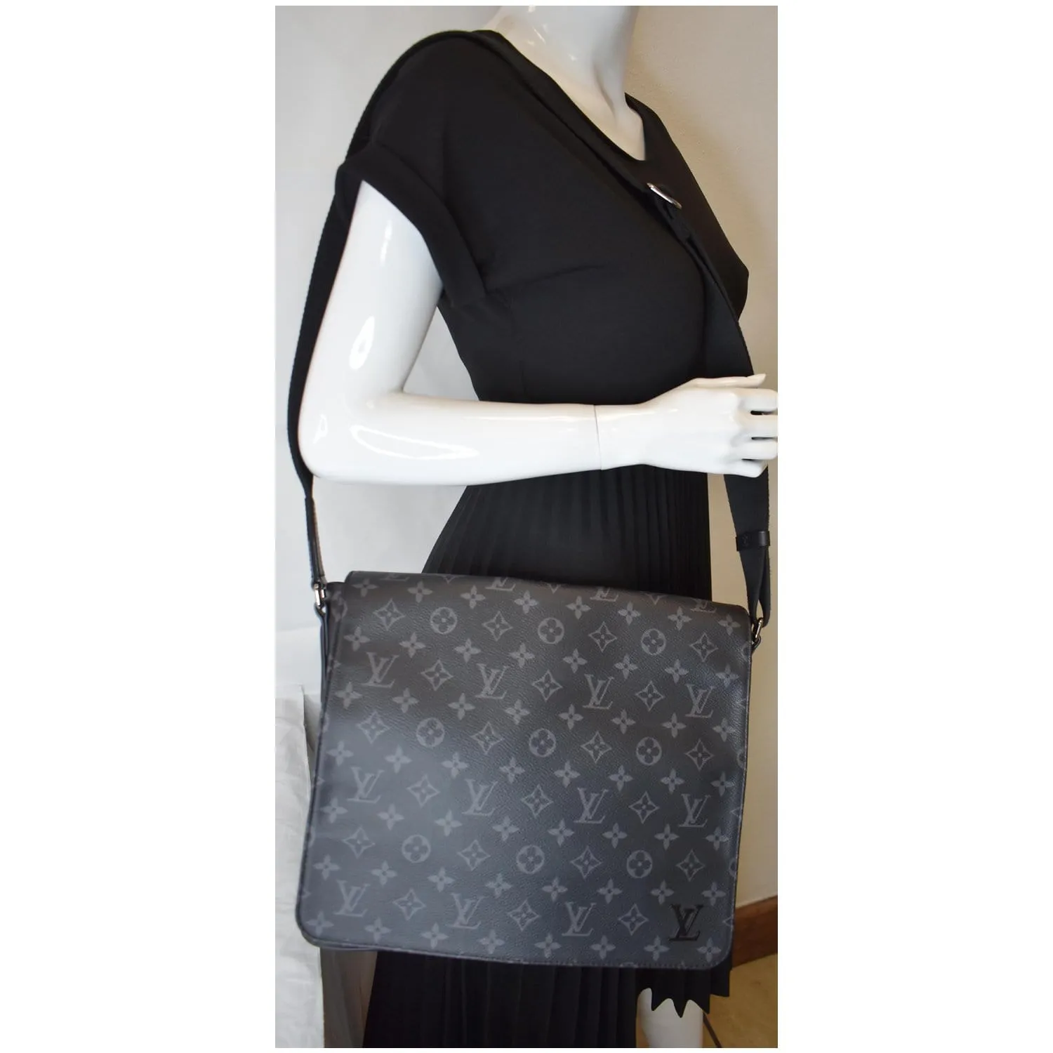 LOUIS VUITTON District PM Monogram Eclipse Messenger Bag Black