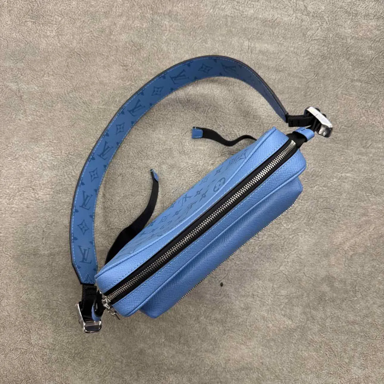 Louis Vuitton Messenger Bag "OUTDOOR" 2021 New Blue