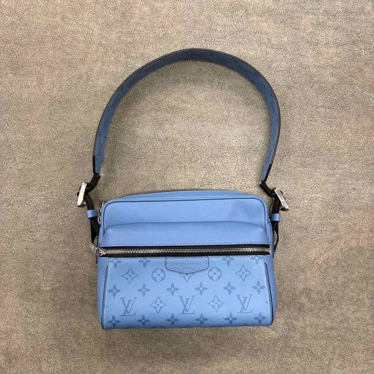 Louis Vuitton Messenger Bag "OUTDOOR" 2021 New Blue