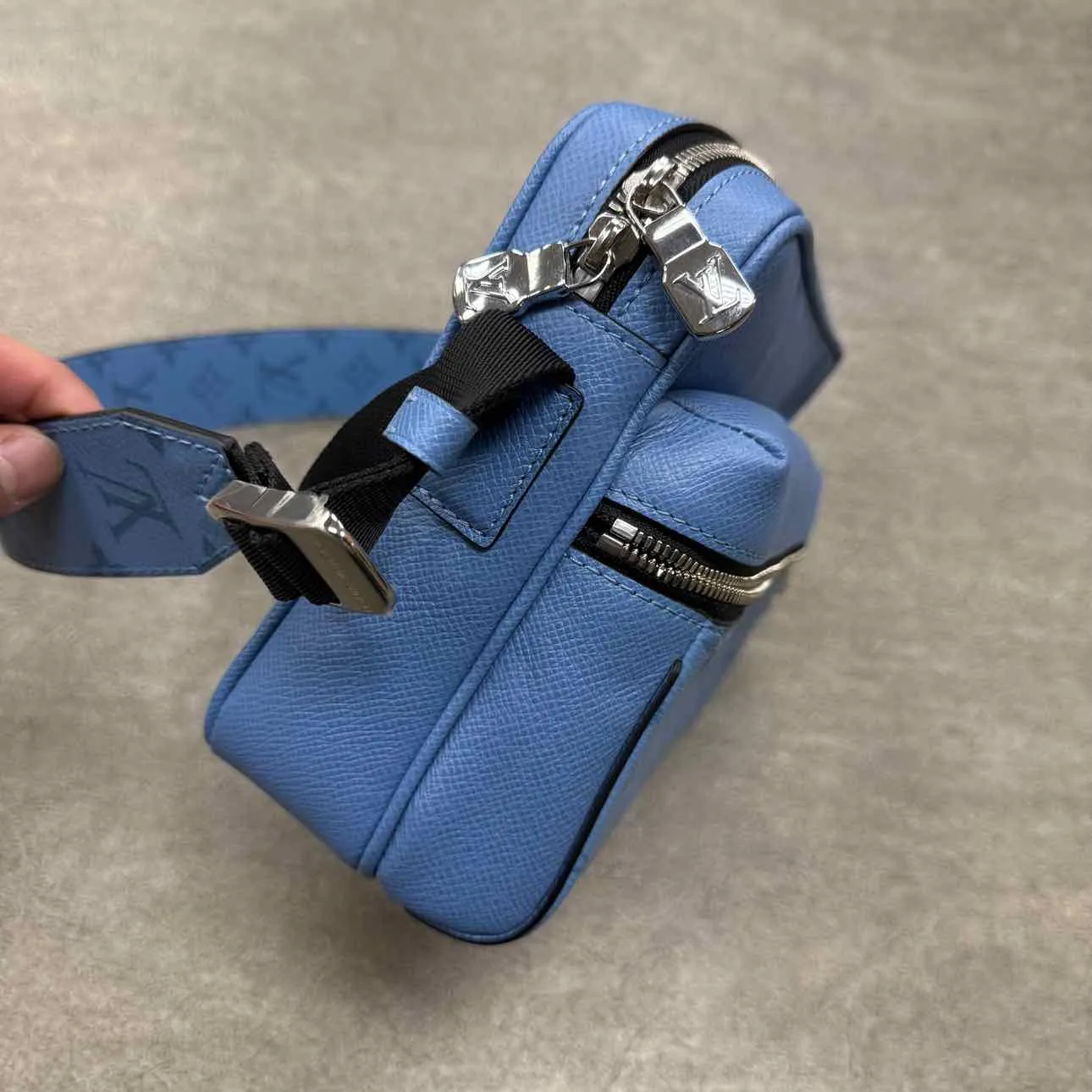 Louis Vuitton Messenger Bag "OUTDOOR" 2021 New Blue