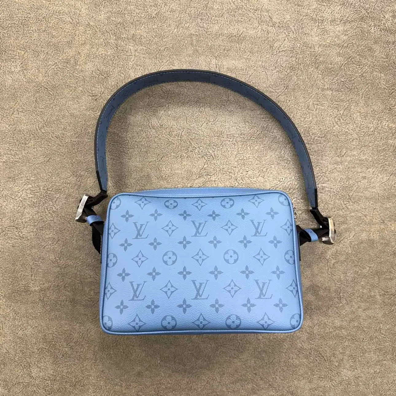 Louis Vuitton Messenger Bag "OUTDOOR" 2021 New Blue