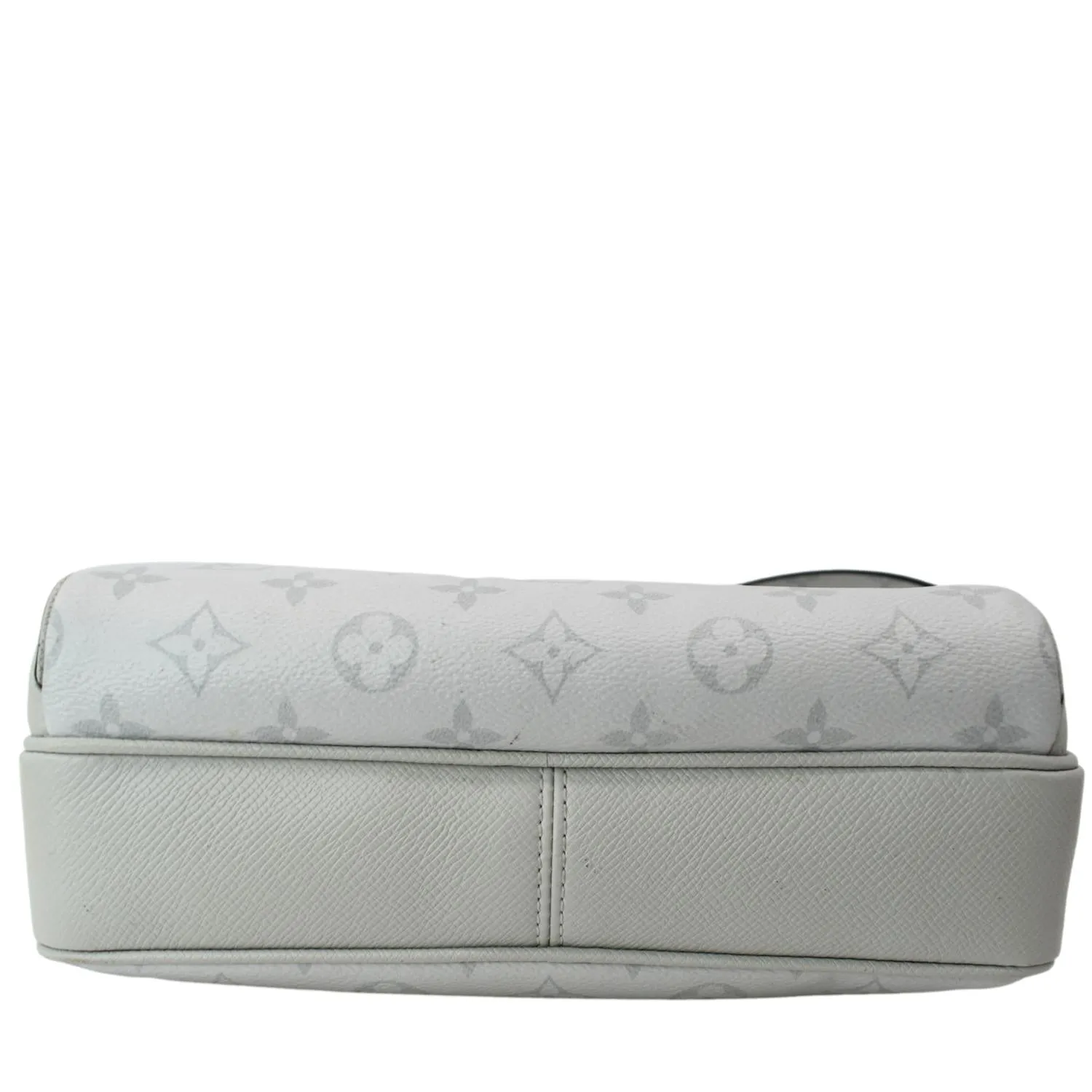 LOUIS VUITTON Outdoor Messenger Monogram Taiga Leather Shoulder Bag Antartica