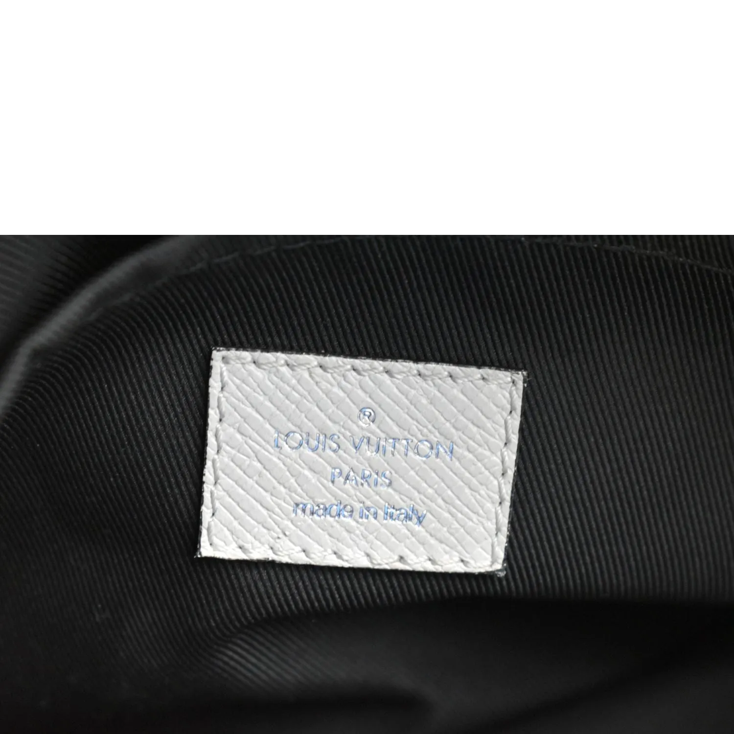 LOUIS VUITTON Outdoor Messenger Monogram Taiga Leather Shoulder Bag Antartica