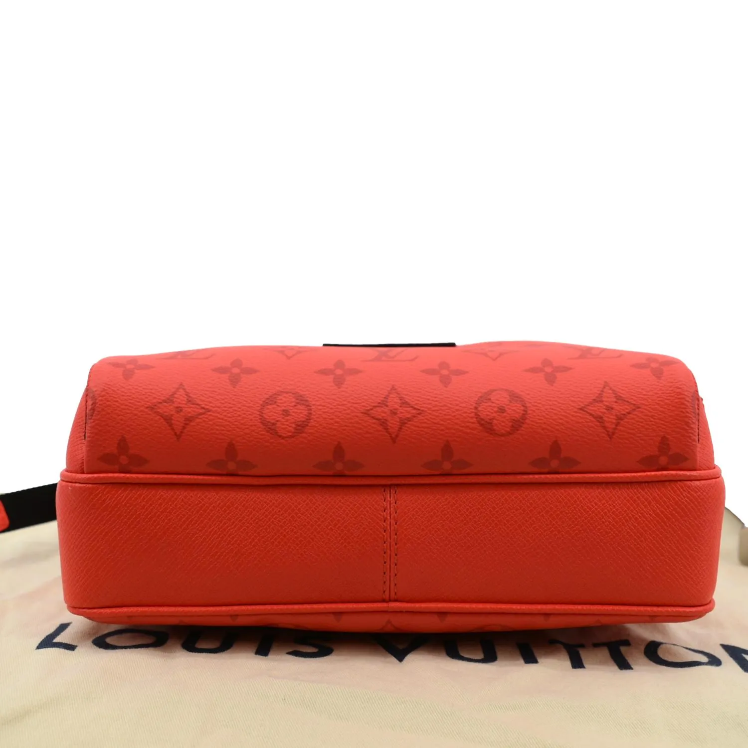 LOUIS VUITTON Outdoor Messenger Monogram Taiga Leather Shoulder Bag Red