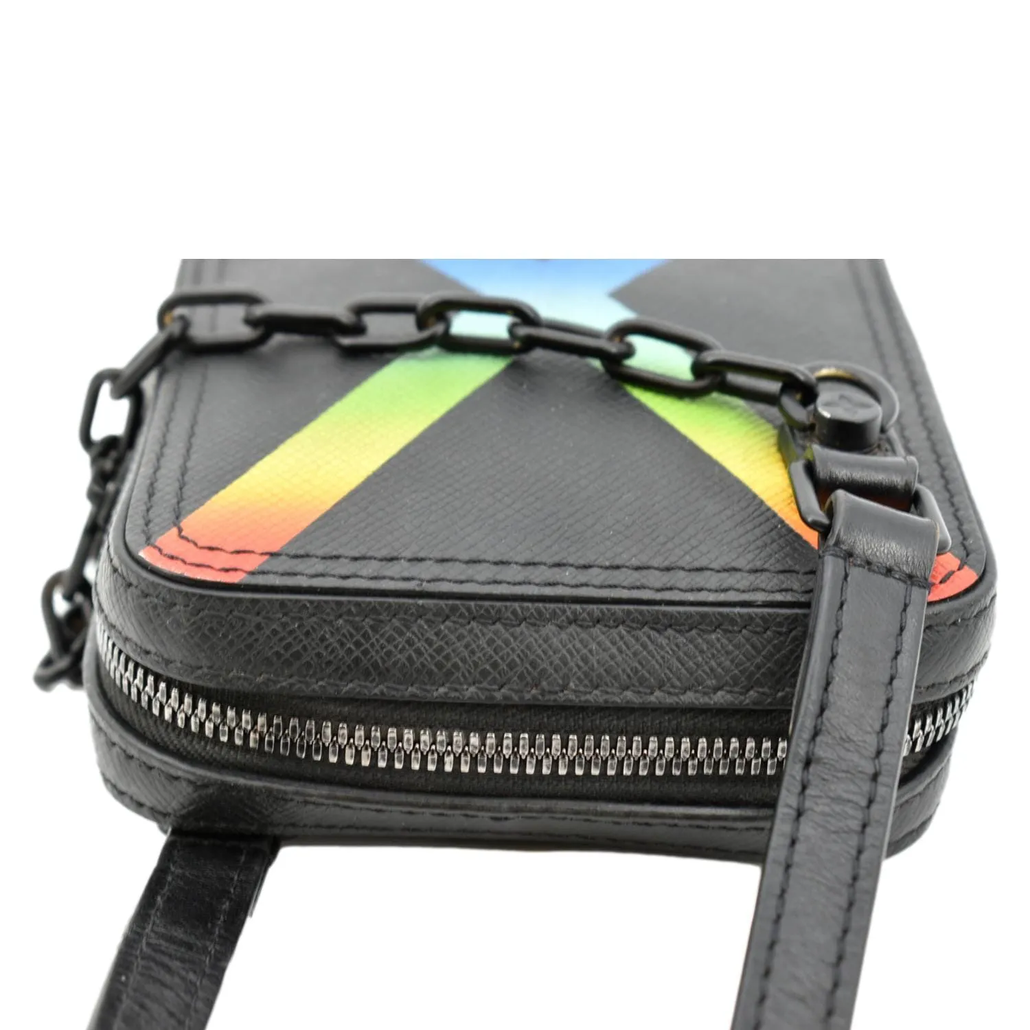 LOUIS VUITTON Sac Danube Taiga Messenger Crossbody Bag Black