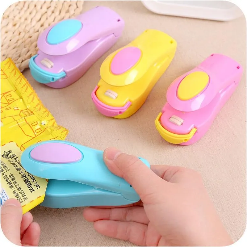 Portable mini sealing machine