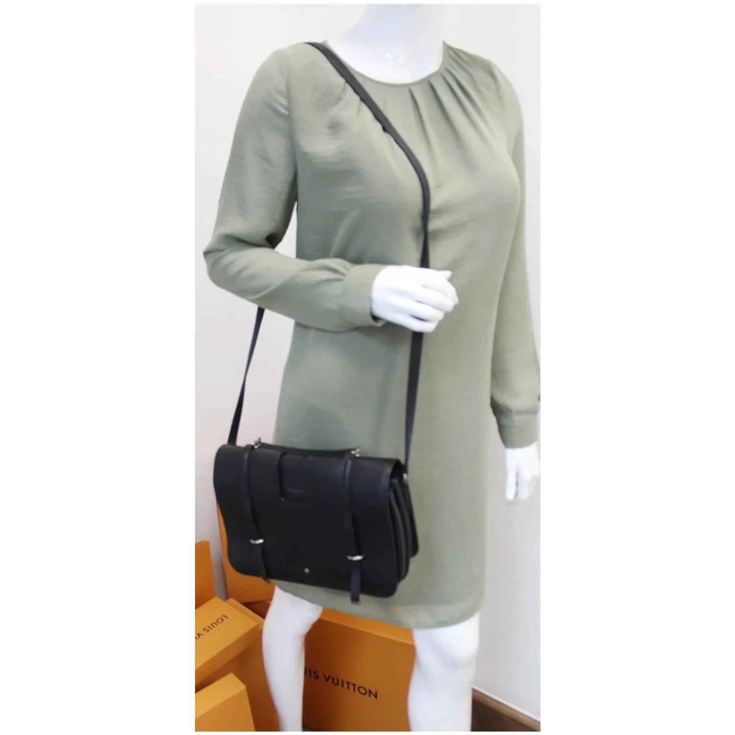 YVES SAINT LAURENT Large Charlotte Leather Messenger Bag Black